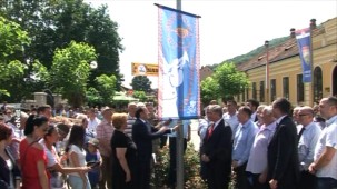 GUČA (FoNet) - Himnom "Sa Ovčara i Kablara" i podizanjem saborske zastave, u Guči je i zvanično počeo 55. Sabor trubača koji će trajati do nedelje 9. avgusta.